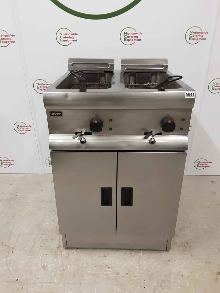 Lincat Twin Tank Freestanding Electric Fryer Model-DF66 (NCE5041)
