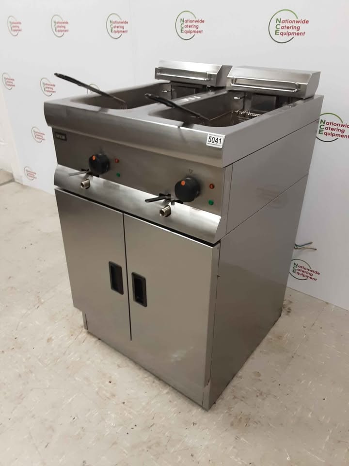 Lincat Twin Tank Freestanding Electric Fryer Model-DF66 (NCE5041)