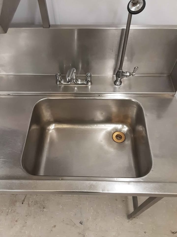 Stainless Steel Single Dishwasher Entry Sink With Two Refuse Holes And Shelf Above (NCE5226)