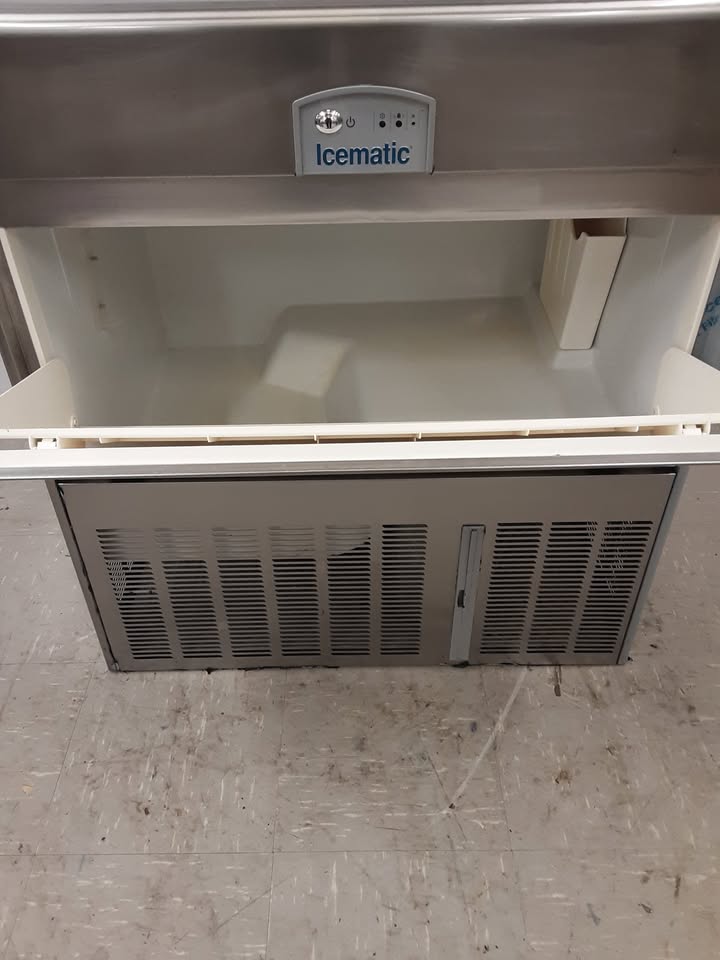Icematic Ice Machine, 90kg Per 24 Hours, Model-E90 (NCE5229)