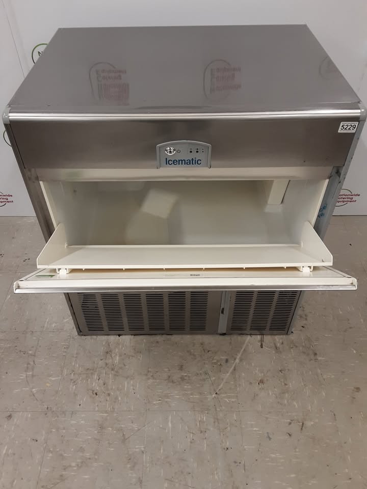 Icematic Ice Machine, 90kg Per 24 Hours, Model-E90 (NCE5229)