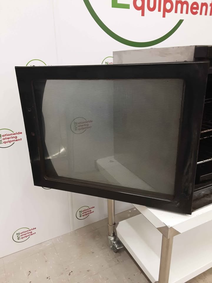 Clearance Blue Seal Tabletop Turbofan Electric Convection Oven, 13amp. Model- E311 (NCE5308)