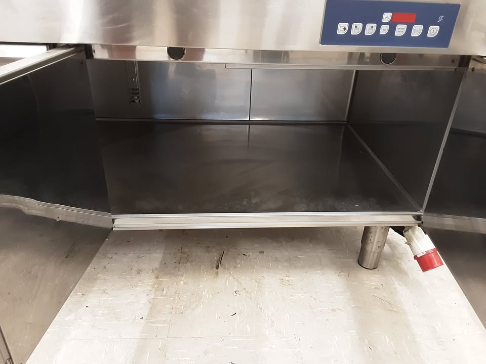 Clearance Electrolux Hotcupboard & Hotplate 32amp/3ph (NCE5611)