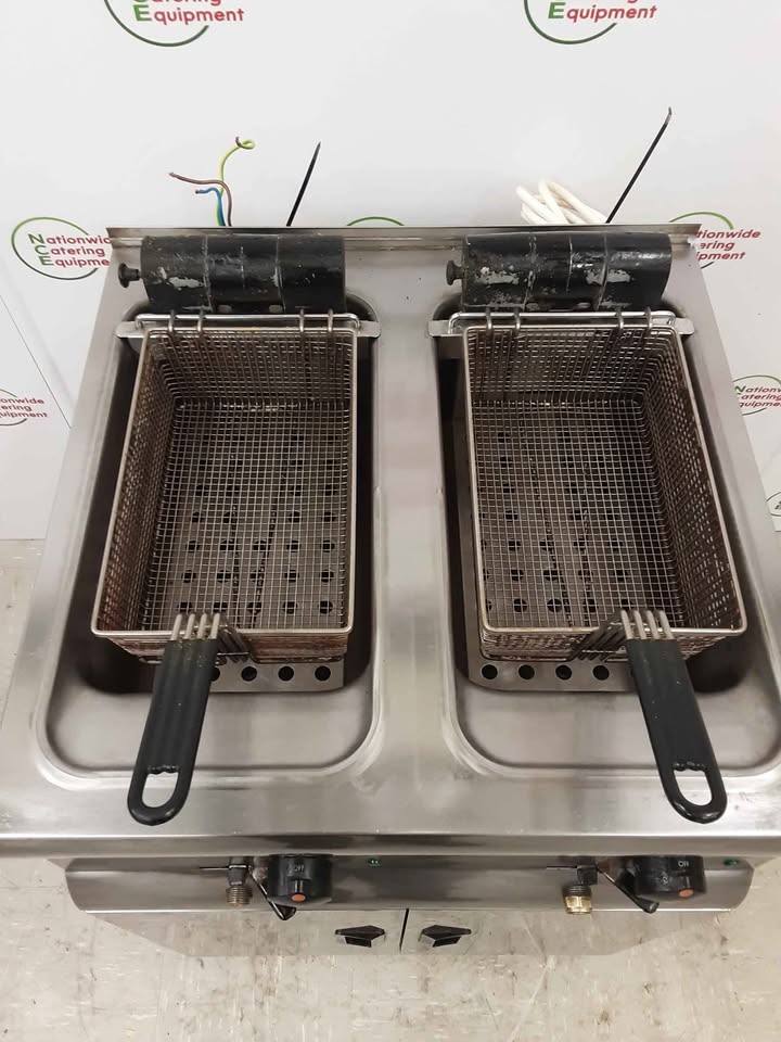 Lincat Twin Tank Freestanding Electric Fryer, Single Phase, Model- J12 (NCE5253)