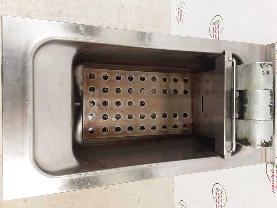 Lincat Single Tank Freestanding Electric Fryer, 32amp/1ph, Model-J6 (NCE5328)