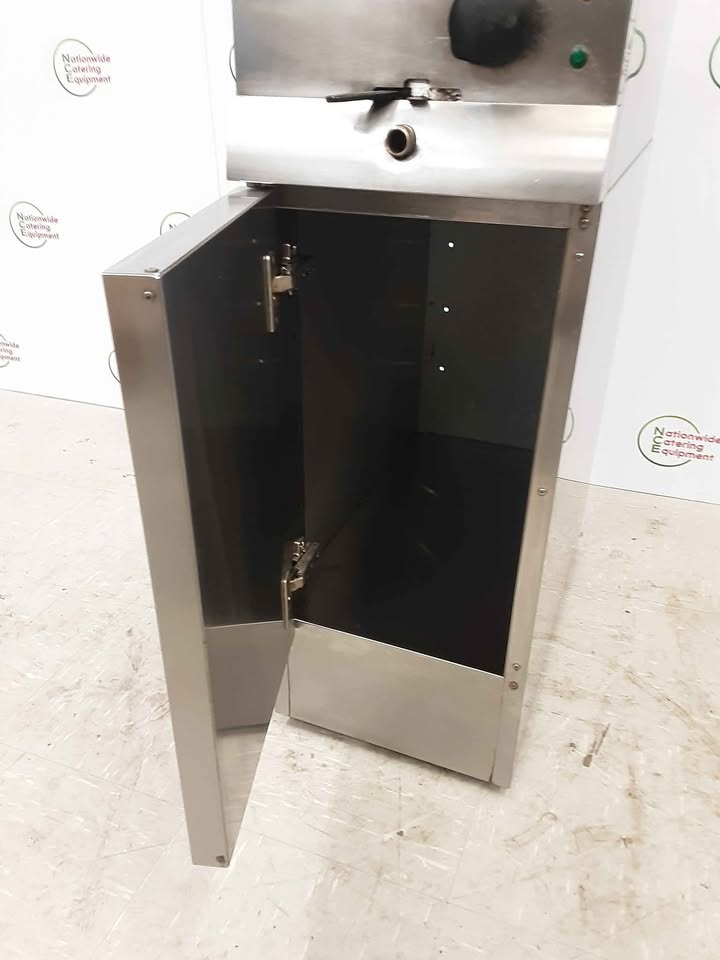 Lincat Single Tank Freestanding Electric Fryer, 32amp/1ph, Model-J6 (NCE5328)