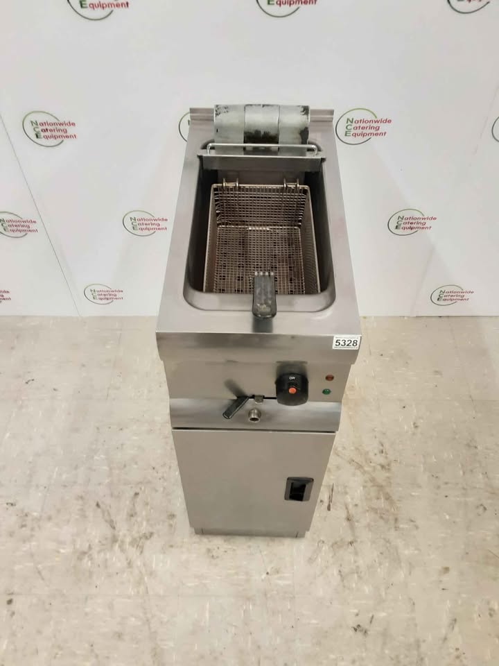 Lincat Single Tank Freestanding Electric Fryer, 32amp/1ph, Model-J6 (NCE5328)