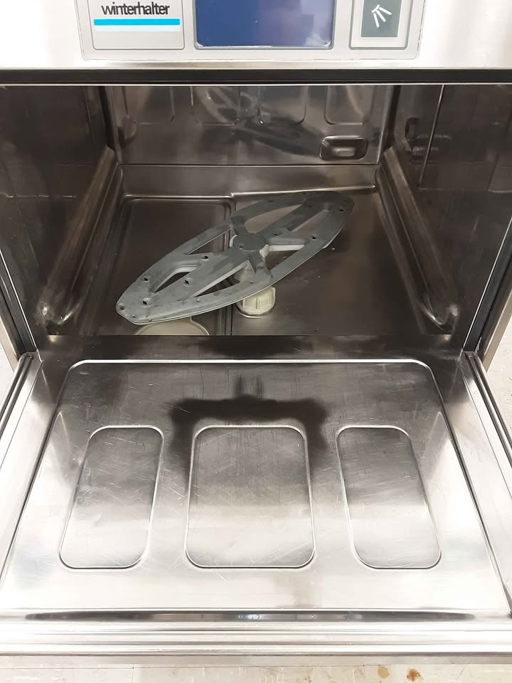 Winterhalter Undercounter Dishwasher, 1ph/32amp, Pumps, Softener, Model-UCM (NCE5317)