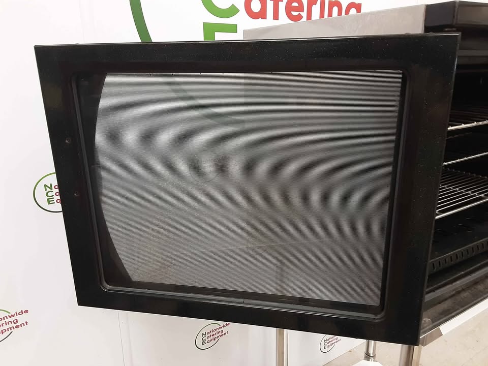 Blue Seal Tabletop Turbofan Convection Oven, 16amp/1ph, Model- E311 (NCE5345)