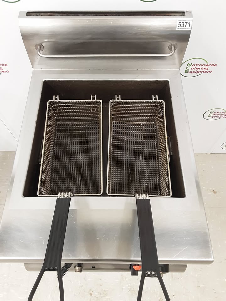Lincat Silverlink Single Tank/Double Basket Freestanding Natural Gas Fryer, Model-DF4/N (NCE5371)