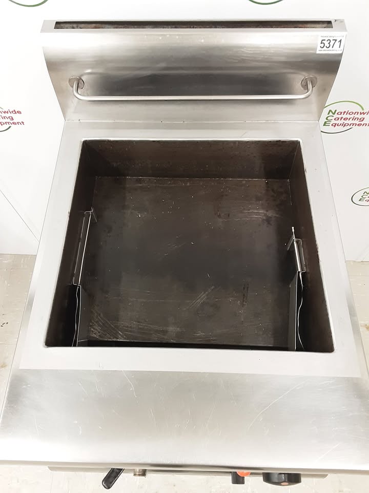 Lincat Silverlink Single Tank/Double Basket Freestanding Natural Gas Fryer, Model-DF4/N (NCE5371)