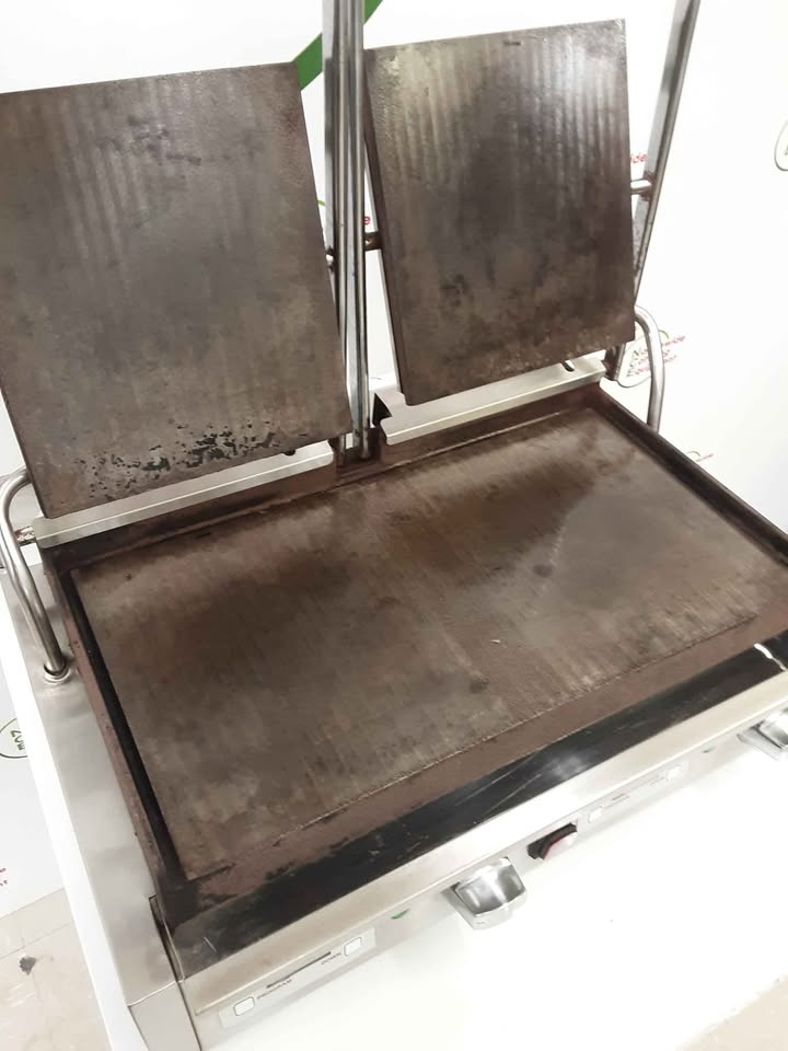 Buffalo Double Panini / Contact Grill, Model- FC384 (NCE5492)