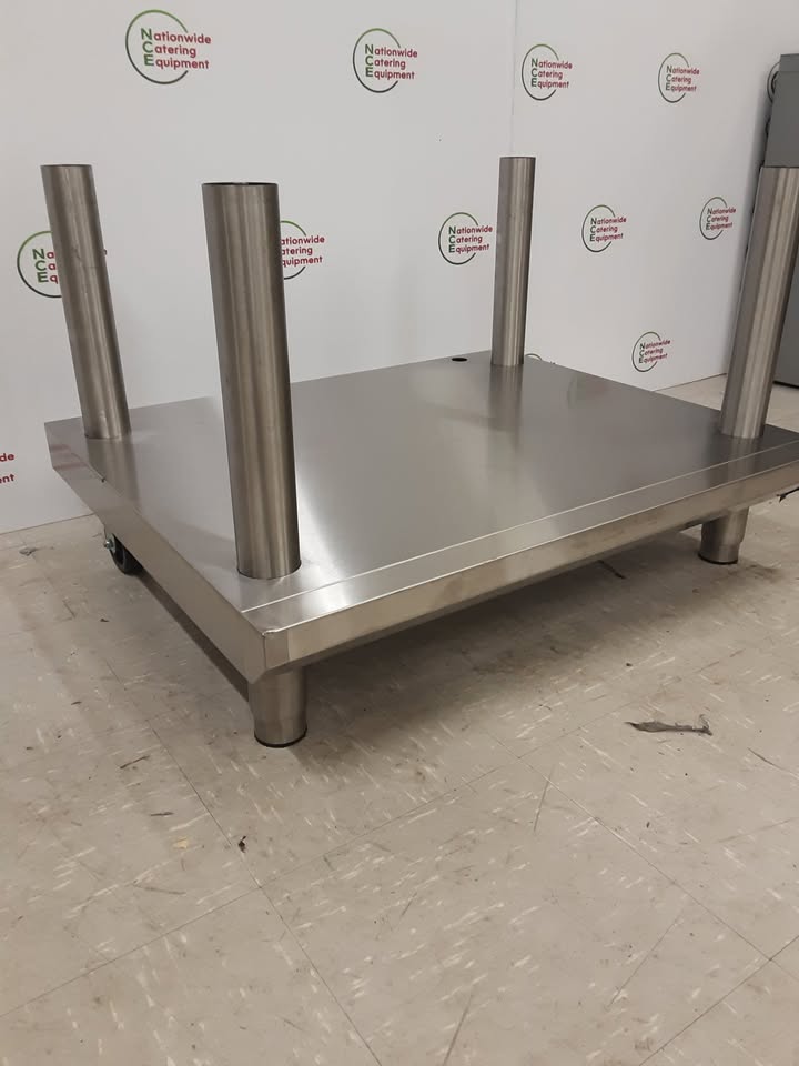 Blueseal 90cm Equipment Stand With Rear Wheels (NCE5524)