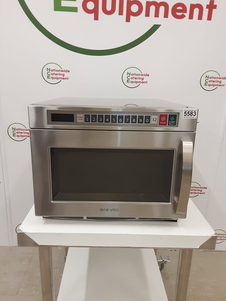 Daewoo 1850w Microwave (NCE5583)