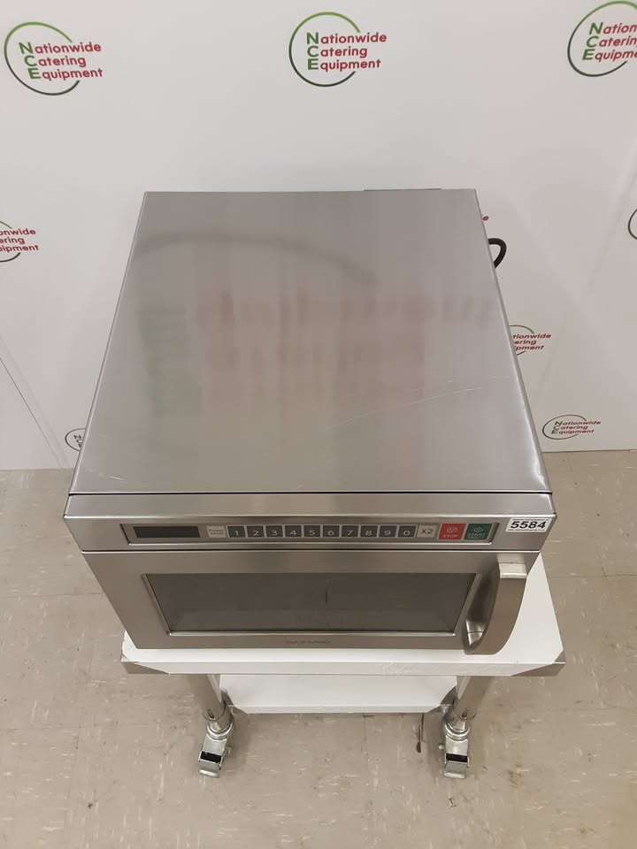 Daewoo 1850w Microwave (NCE5584)