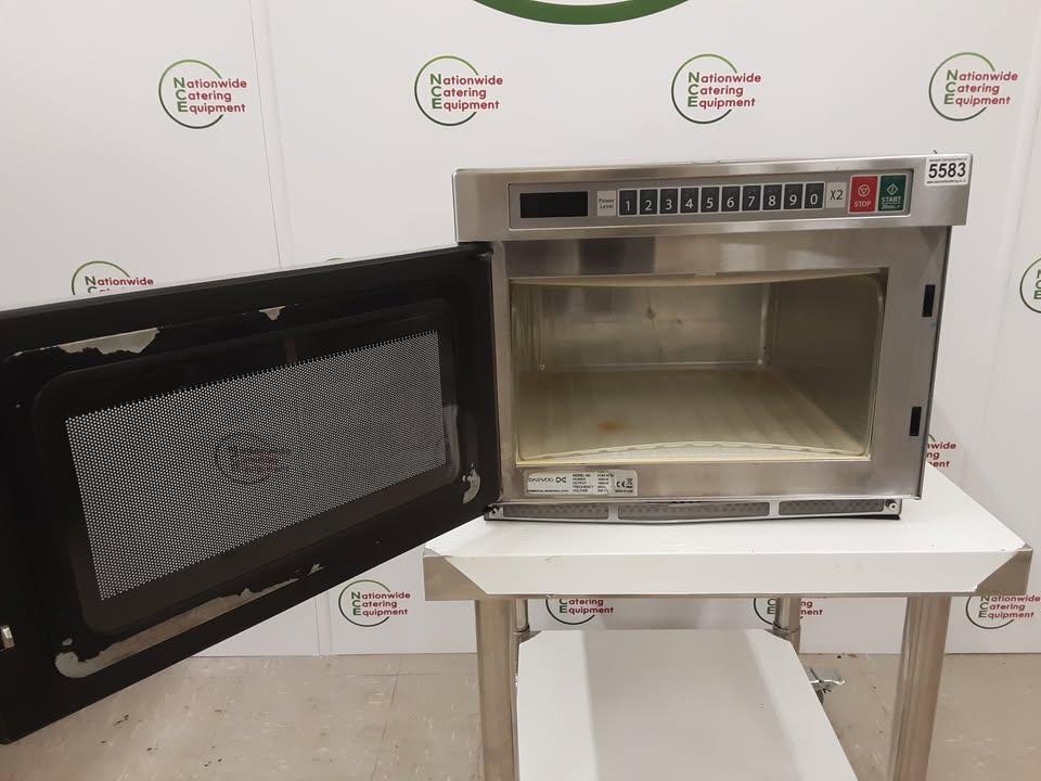 Daewoo 1850w Microwave (NCE5583)
