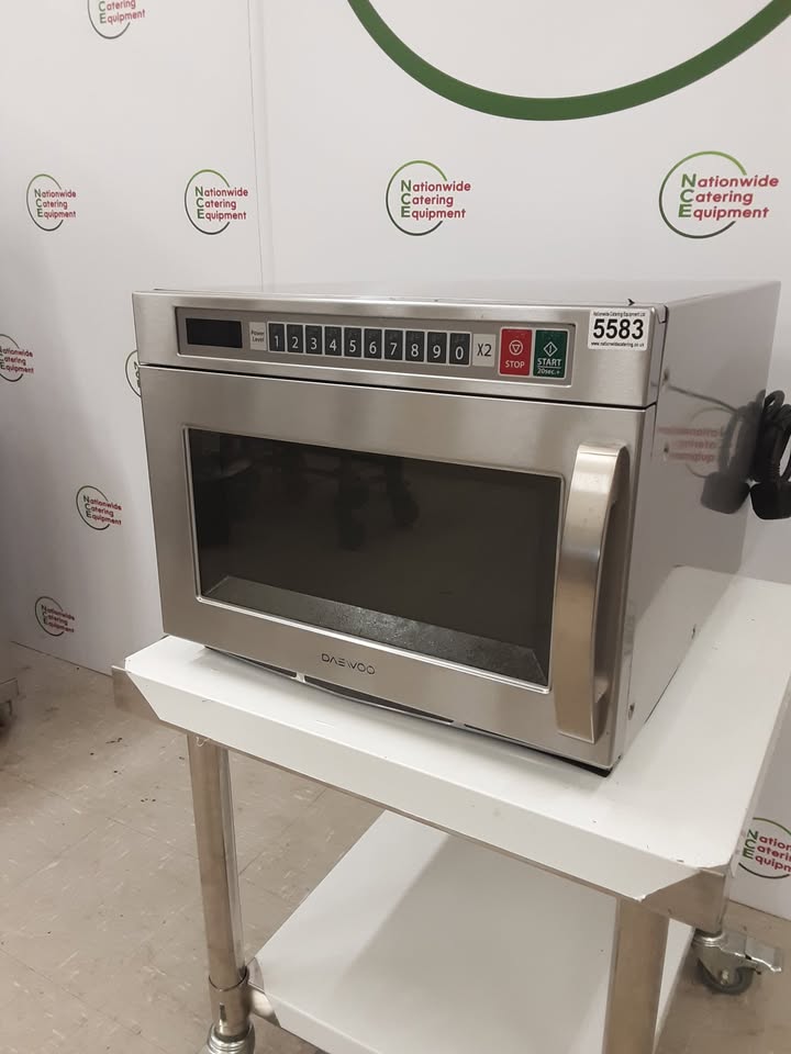 Daewoo 1850w Microwave (NCE5583)
