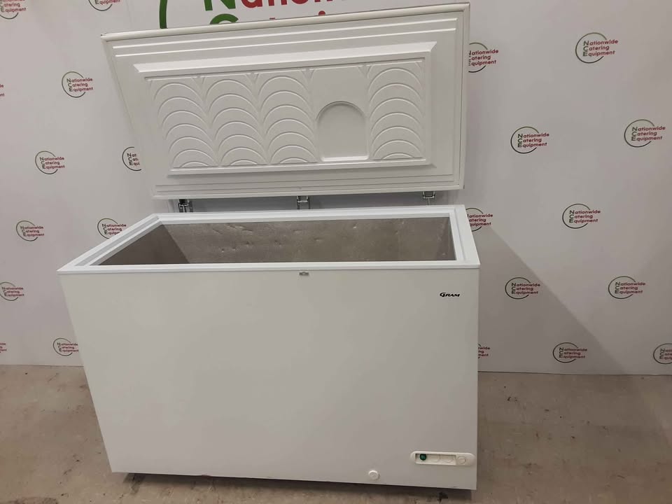 Gram Stainless Steel Lid 120cm Chest Freezer On Wheels, Model-EL45 (NCE5699)