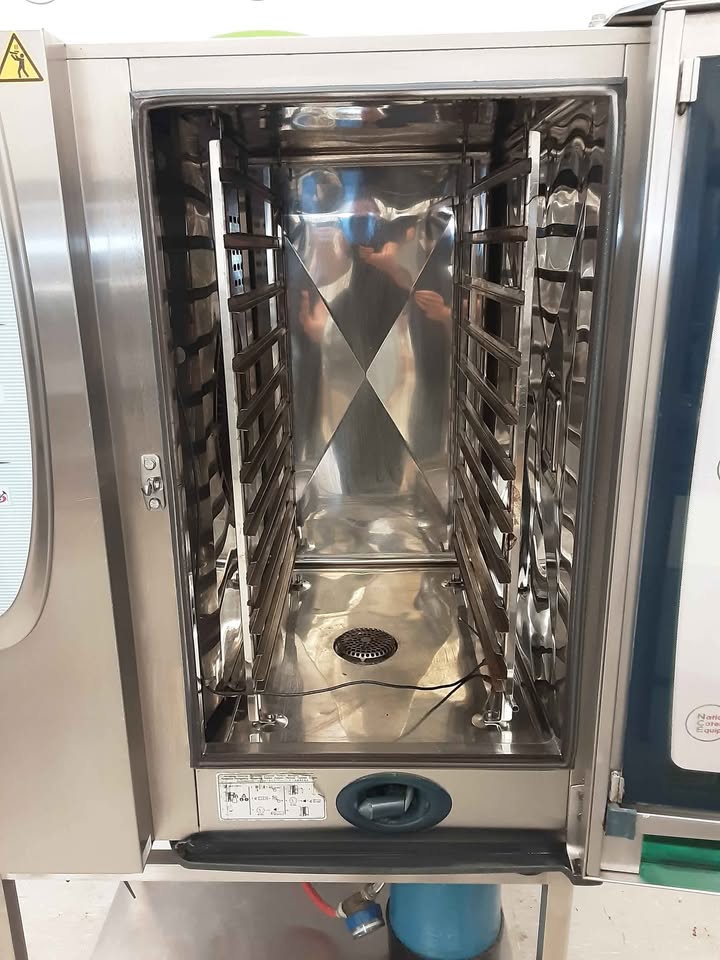 Rational Combimaster Ten Grid Natural Gas Combi Oven On Stand (NCE5705)