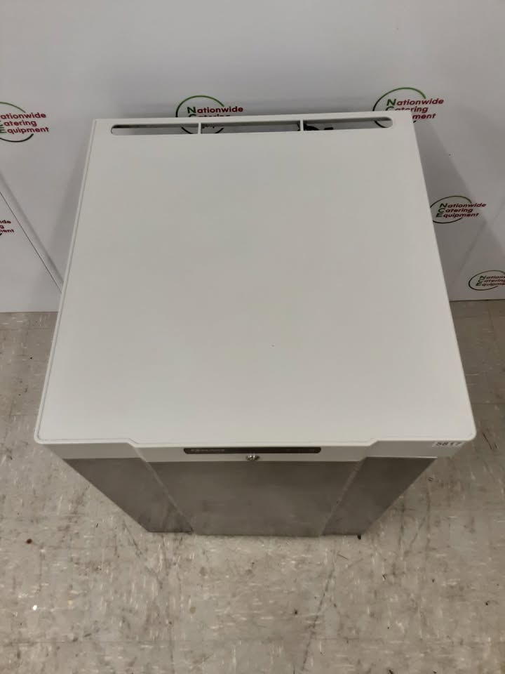 Gram Undercounter Fridge, 125L Capacity, Model- K210 (NCE5817)
