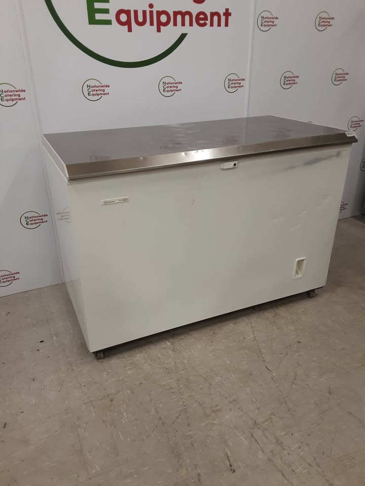 CLEARANCE Gram Chest Freezer With Stainless Steel Lid- 130cm (NCE5835)