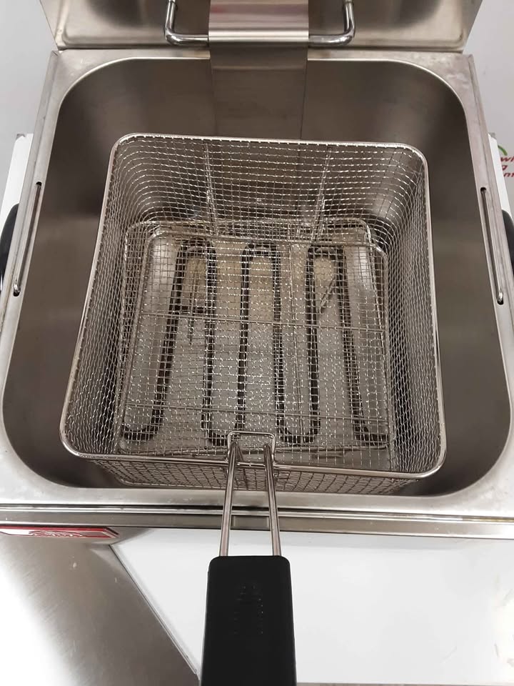 KRD Catering Single Tank Tabletop Electric Fryer, 13amp. Model- HEF-11L (NCE5842)