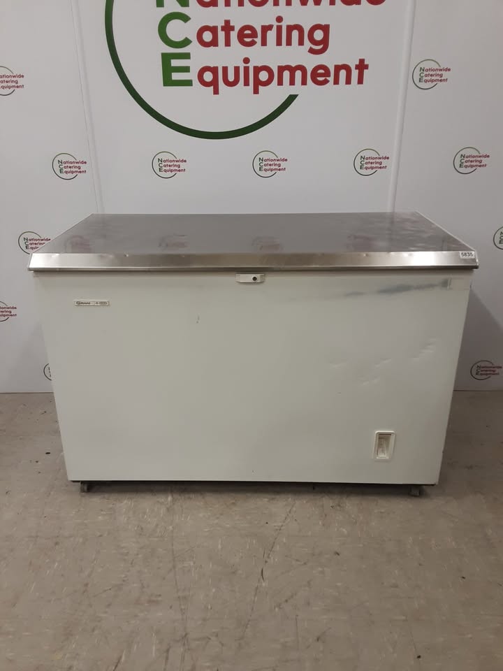 CLEARANCE Gram Chest Freezer With Stainless Steel Lid- 130cm (NCE5835)