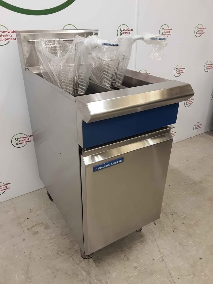 Blue Seal GT46 Twin Tank Natural Gas Fryer With New Baskets (NCE5219)