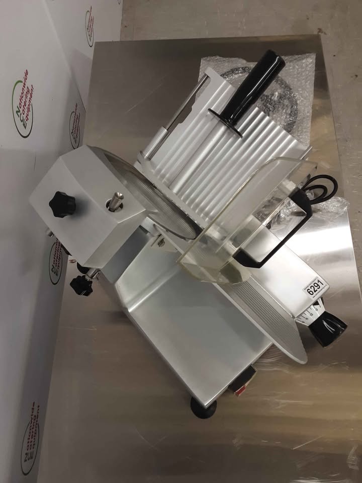 Buffalo Meat Slicer, Un-Used/New, 220mm Blade, Model- CD277-03 (NCE6291)