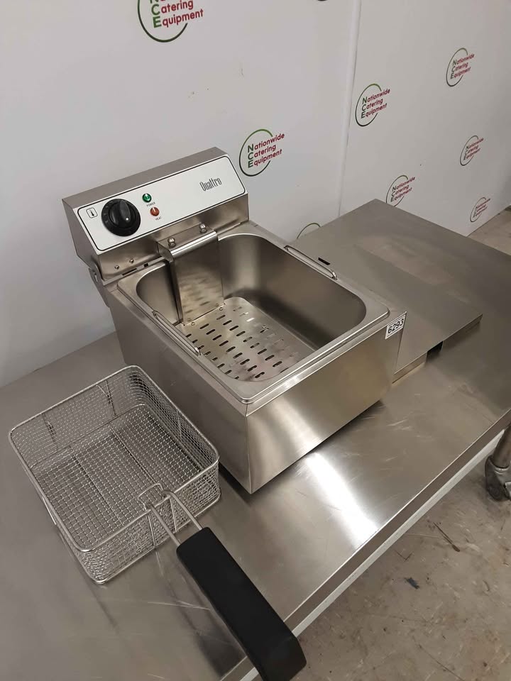 Quattro Single Tank Tabletop Electric (13amp)- New/Un-Used Fryer (NCE6293)