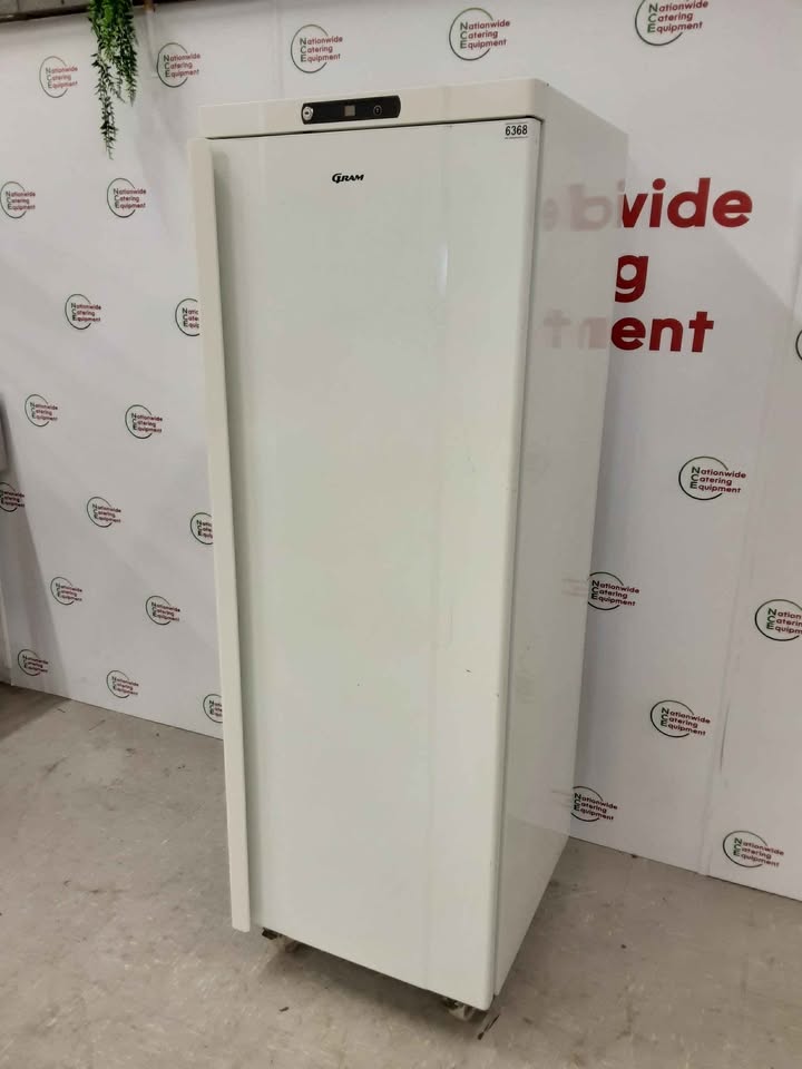Gram Single White 400L Upright Freezer, Model- F400LU (NCE6378)