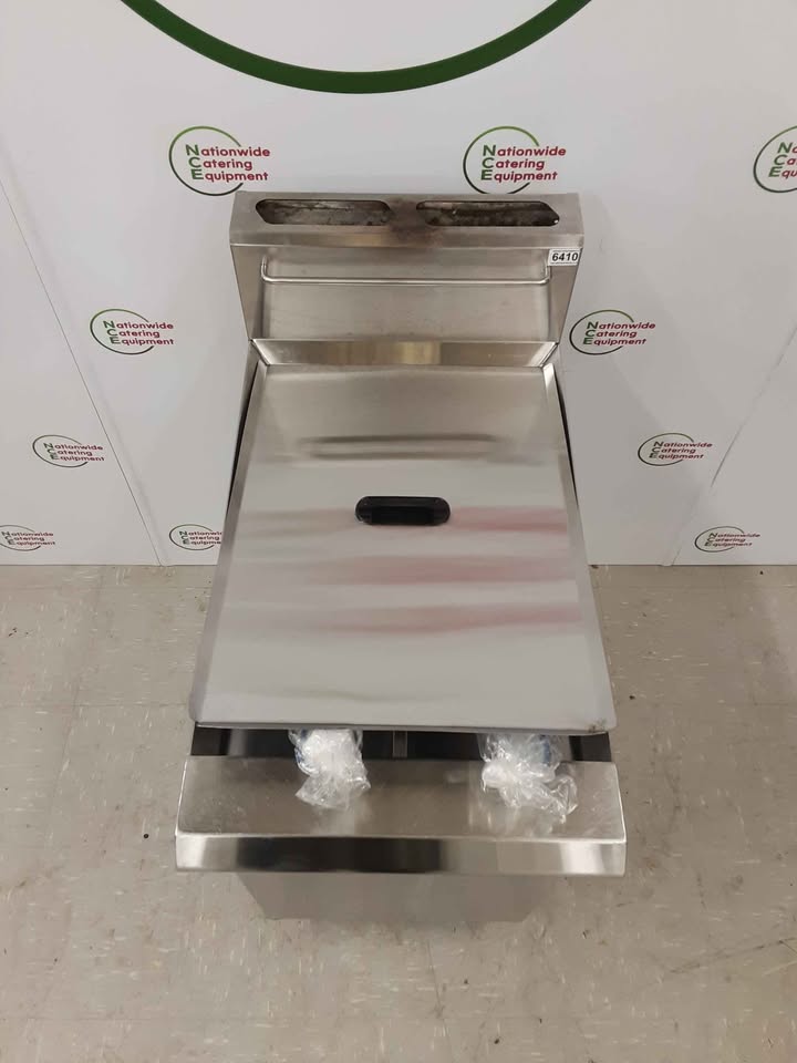 Blueseal GT46 Twin Tank Natural Gas Fryer With New Baskets (NCE6410)