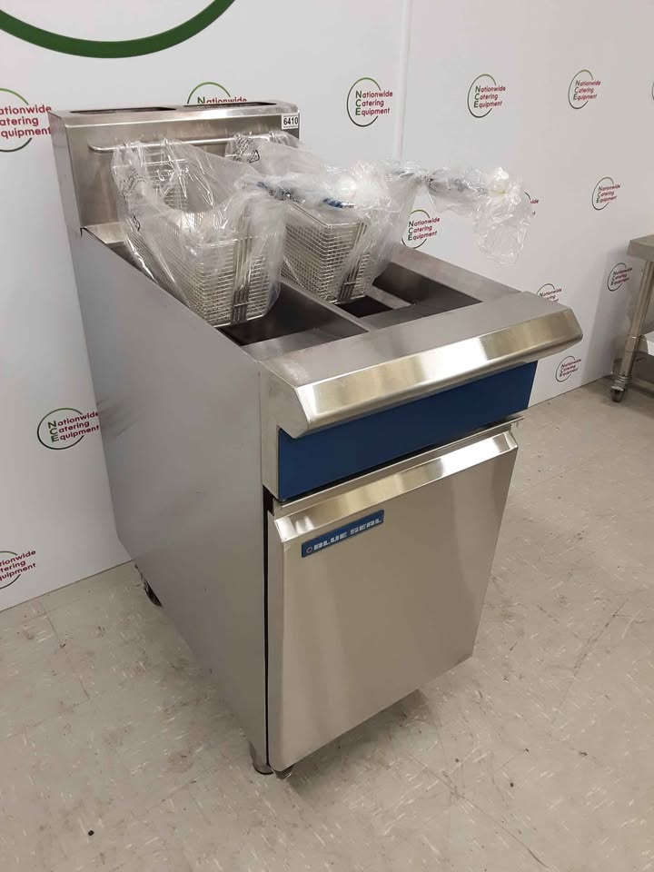 Blueseal GT46 Twin Tank Natural Gas Fryer With New Baskets (NCE6410)