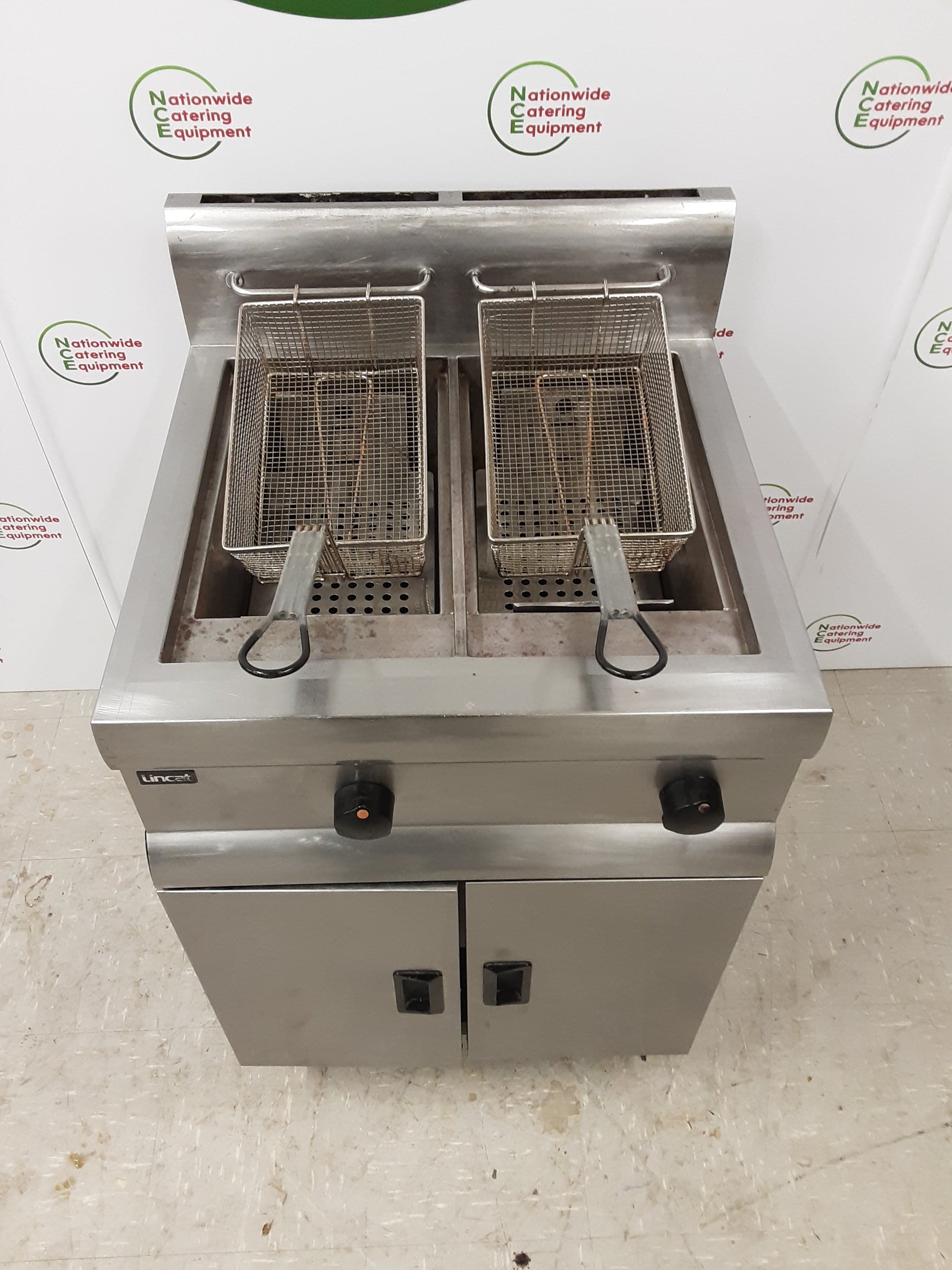 Lincat Silverlink LPG Twin Tank Fryer, Model- J10 (NCE4394) — image 2