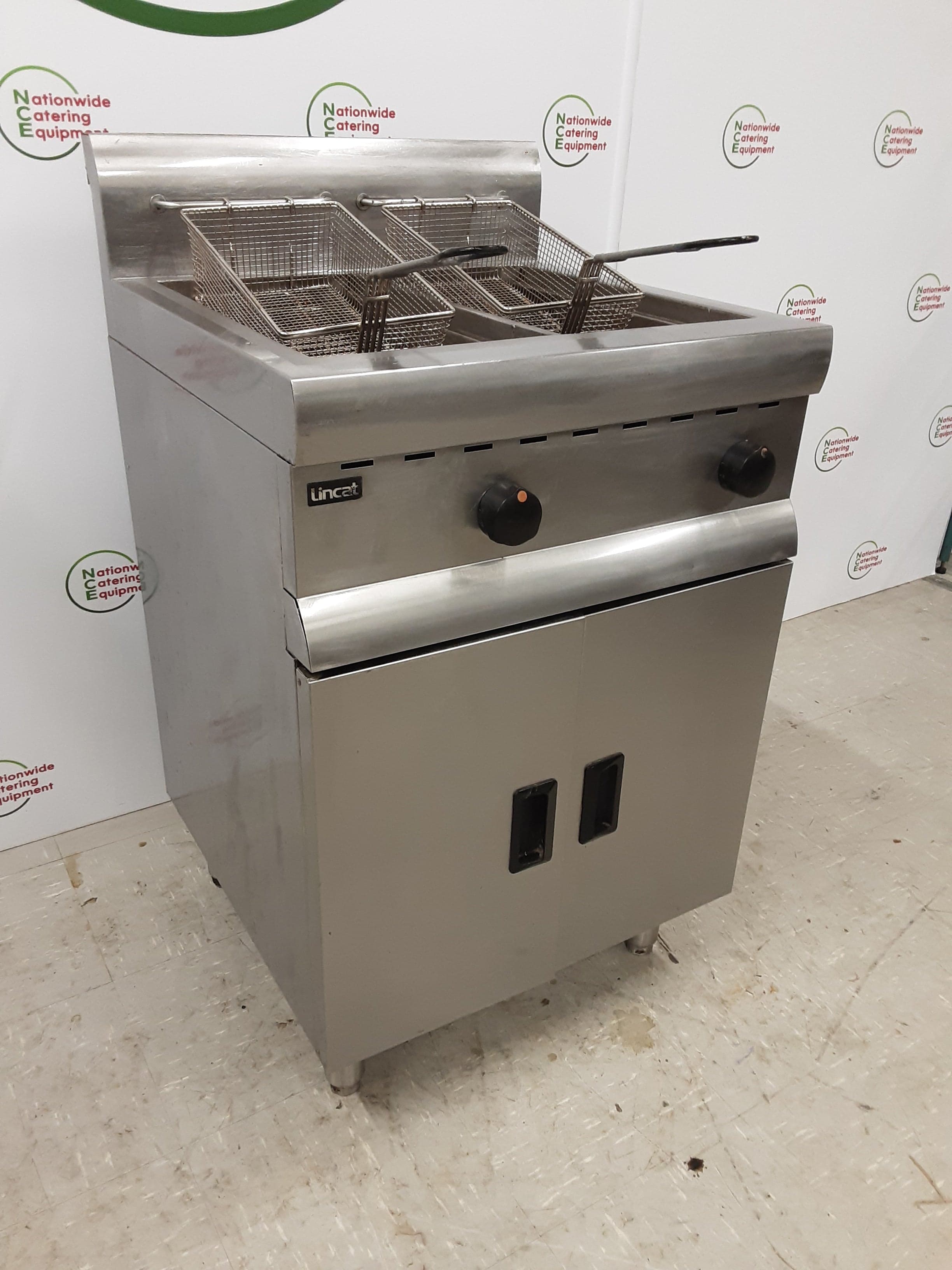 Lincat Silverlink LPG Twin Tank Fryer, Model- J10 (NCE4394) — image 4