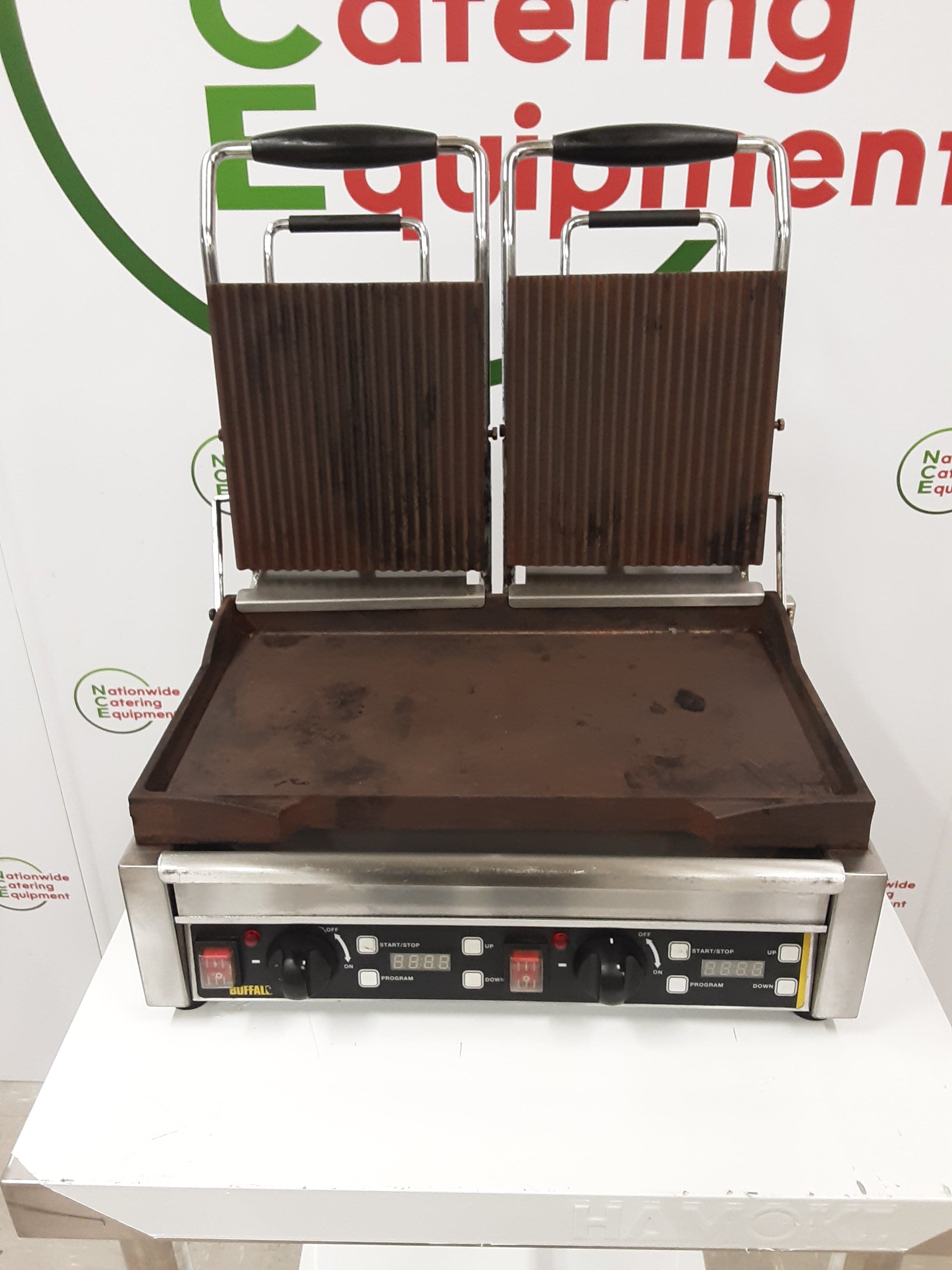 Buffalo Double Panini/Contact Grill- Flat & Ribbed (NCE4894) — image 4