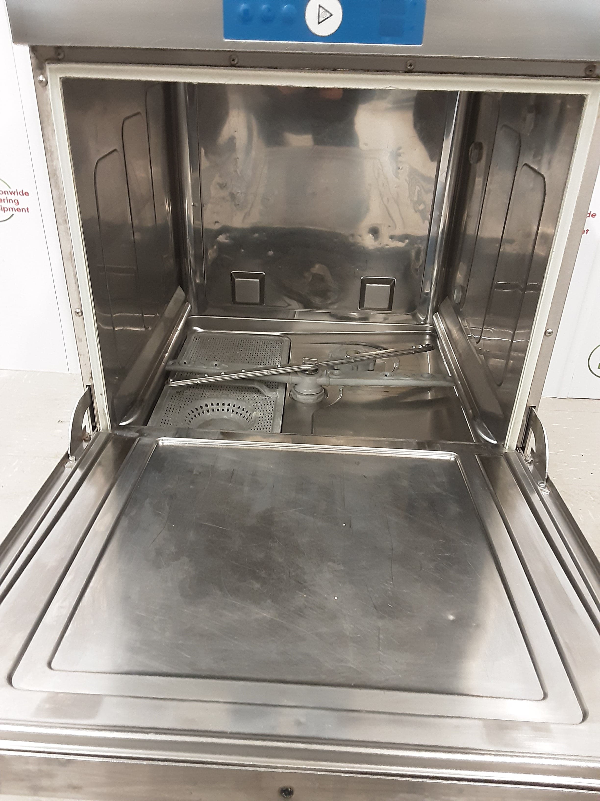 Hobart Undercounter Dishwasher, Drain Pump, Internal Softener, 1ph/32amp (NCE4986) — image 7