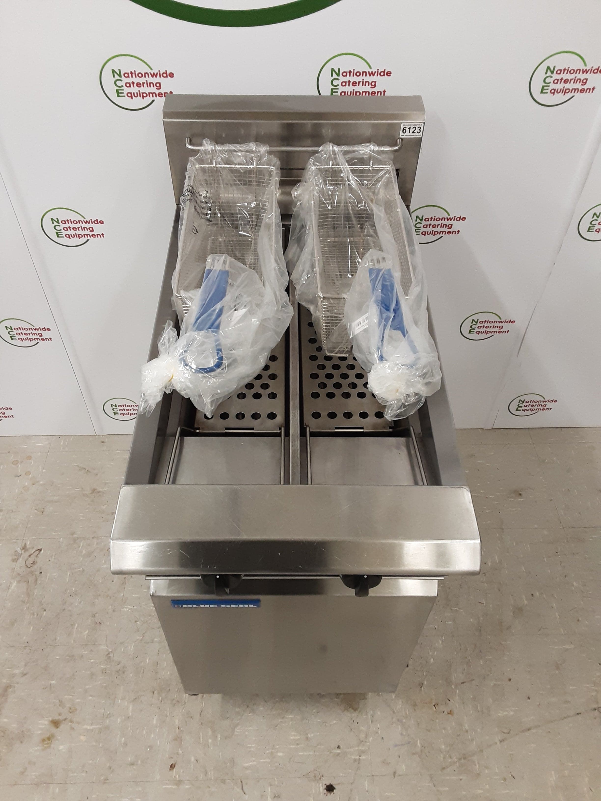 Blueseal Twin Tank Electric Fryer, Model- E44 (NCE6123) — image 2