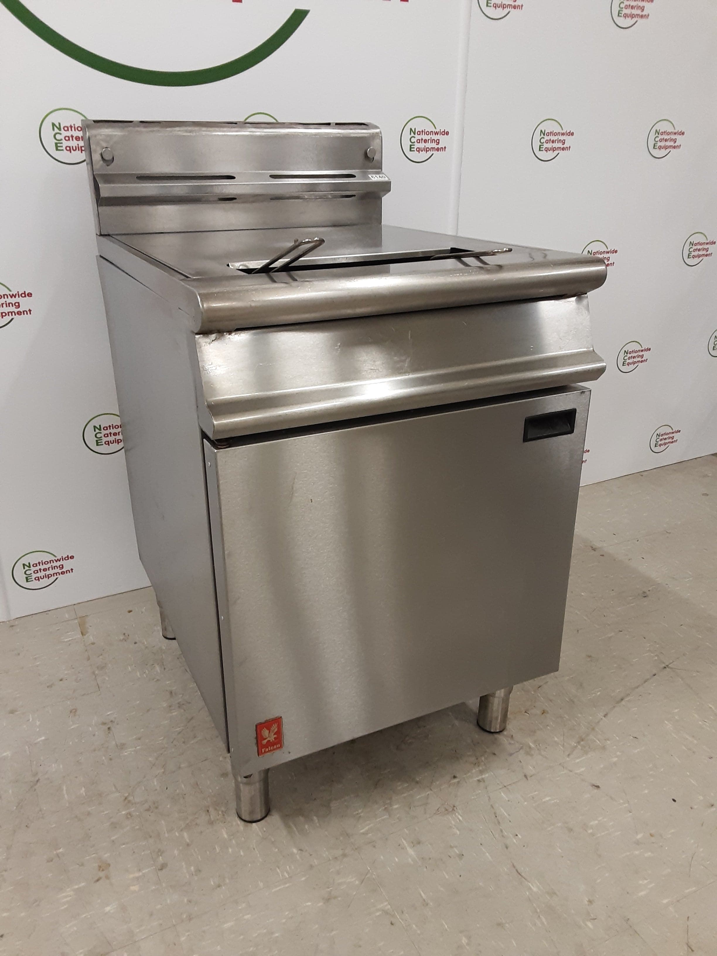 Falcon Dominator Large Twin Tank Fryer, Natural Gas, Model- G3865  (NCE6140) — image 3