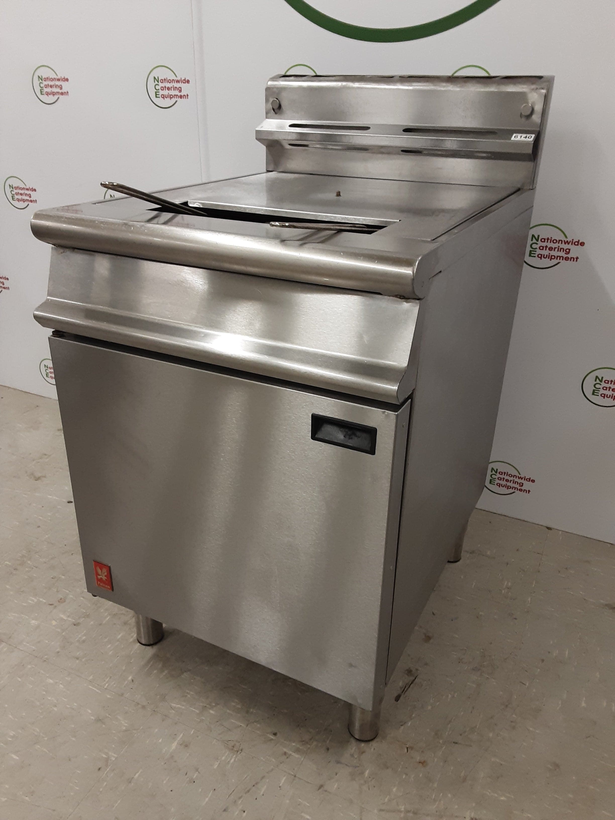 Falcon Dominator Large Twin Tank Fryer, Natural Gas, Model- G3865  (NCE6140) — image 4
