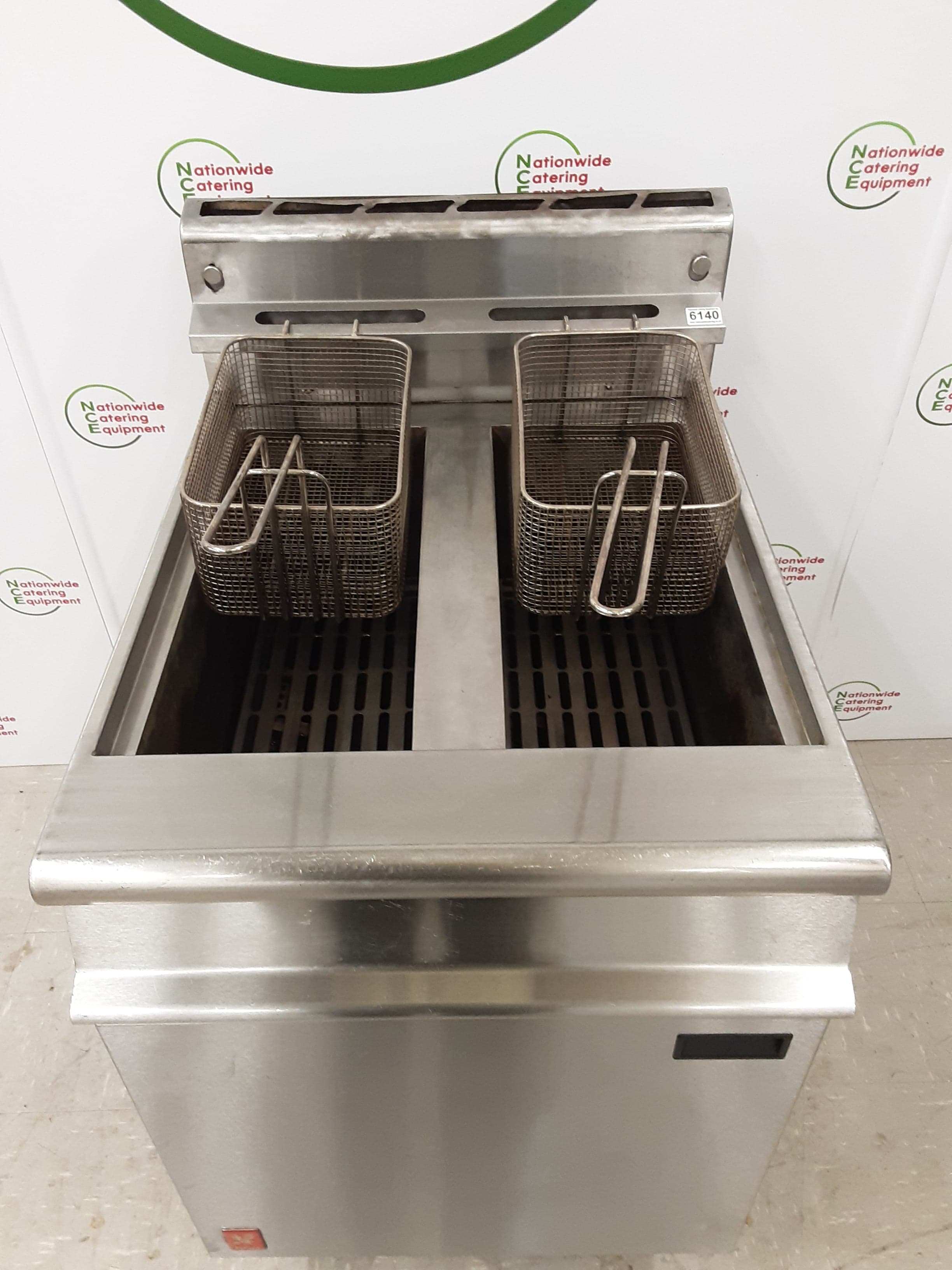 Falcon Dominator Large Twin Tank Fryer, Natural Gas, Model- G3865  (NCE6140) — image 5