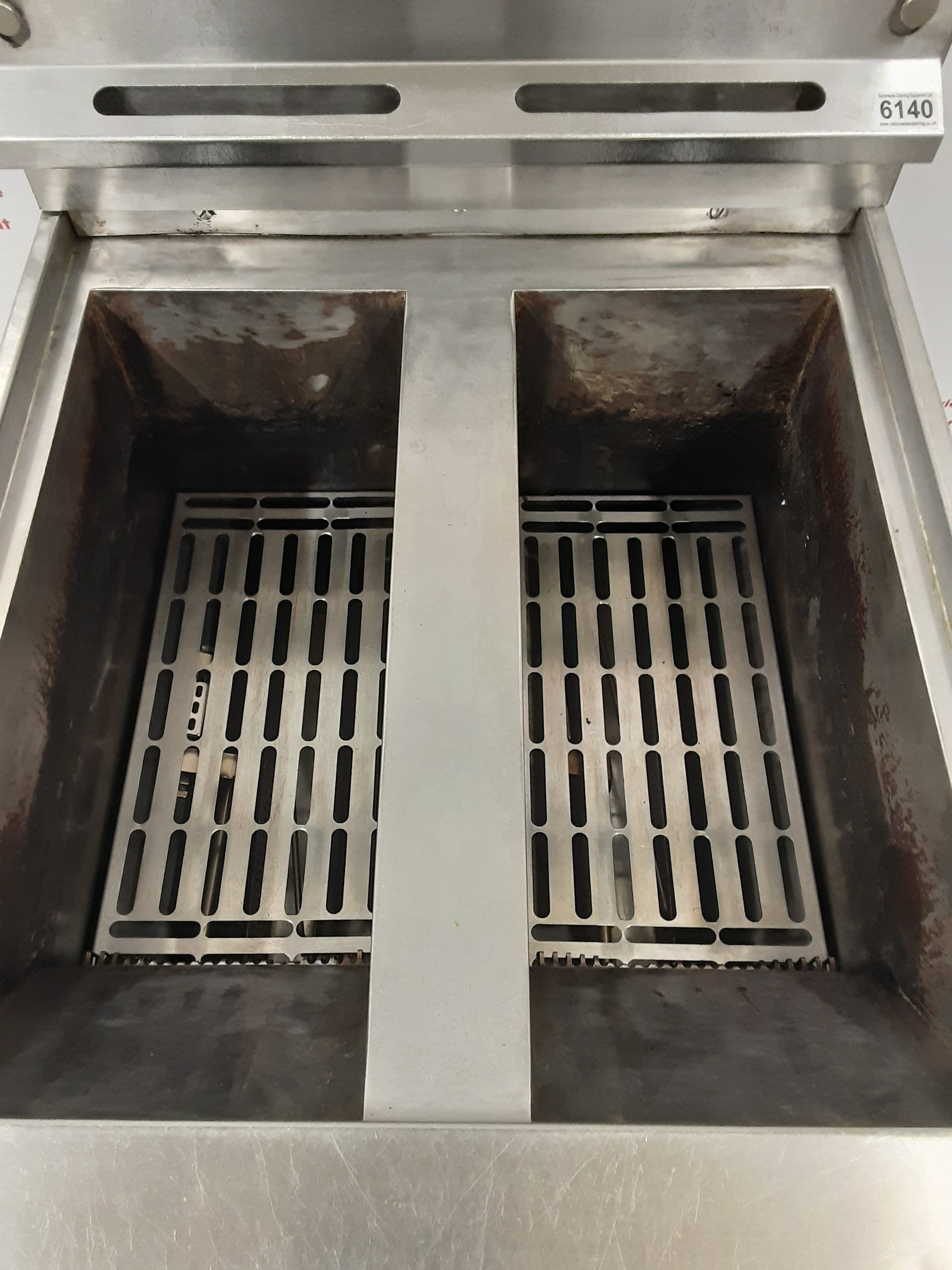 Falcon Dominator Large Twin Tank Fryer, Natural Gas, Model- G3865  (NCE6140) — image 6