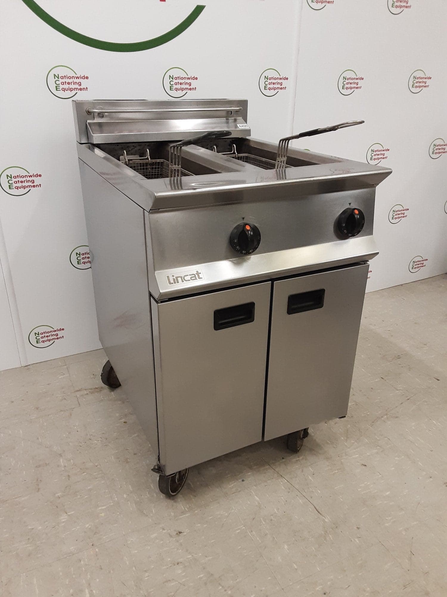 Lincat Opus Twin Tank Natural Gas Fryer, Model- OG8111/N — image 3