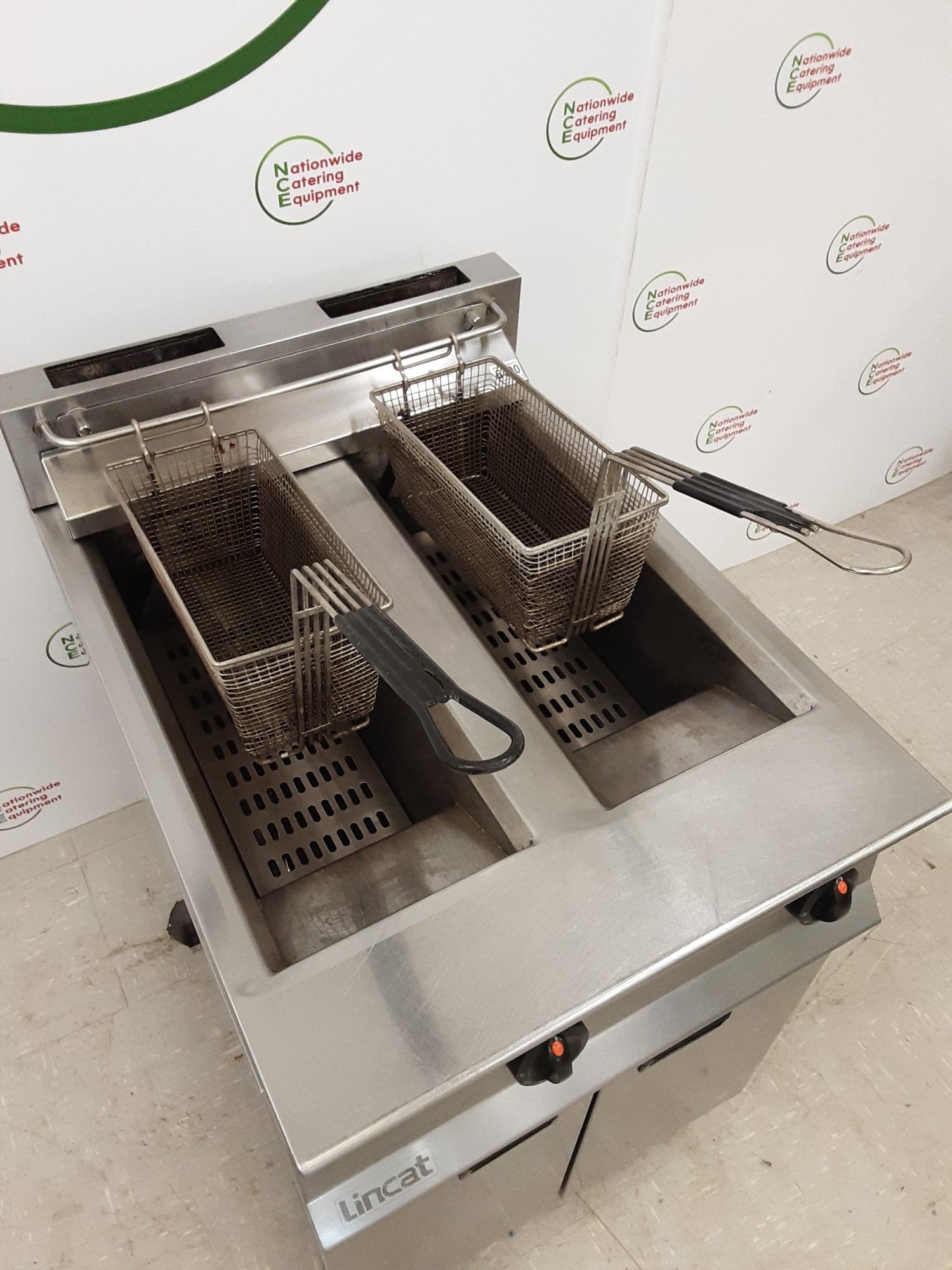 Lincat Opus Twin Tank Natural Gas Fryer, Model- OG8111/N — image 5