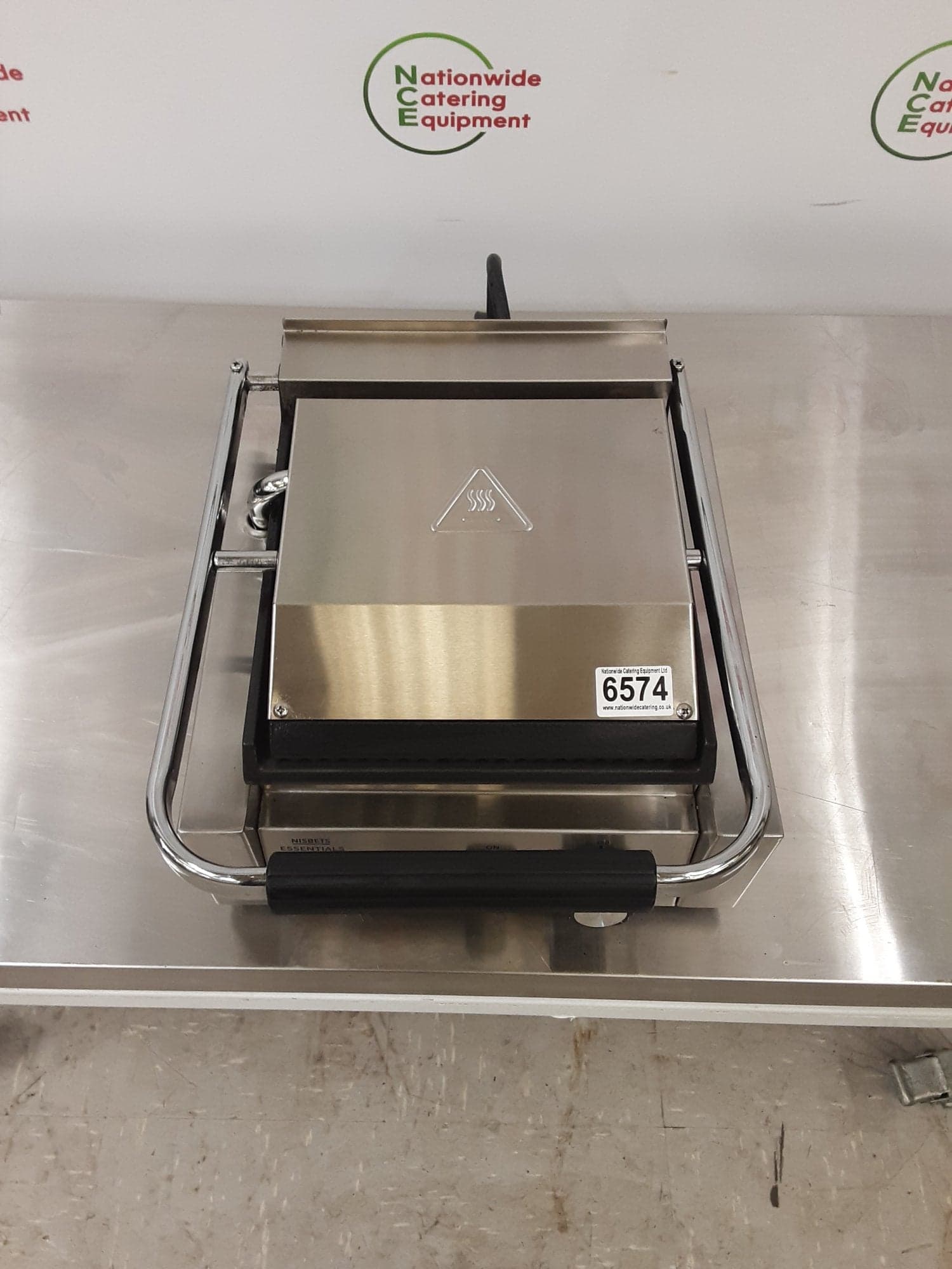 Nisbets Essentials Single Panini Machine/Contact Grill, Model- DA396