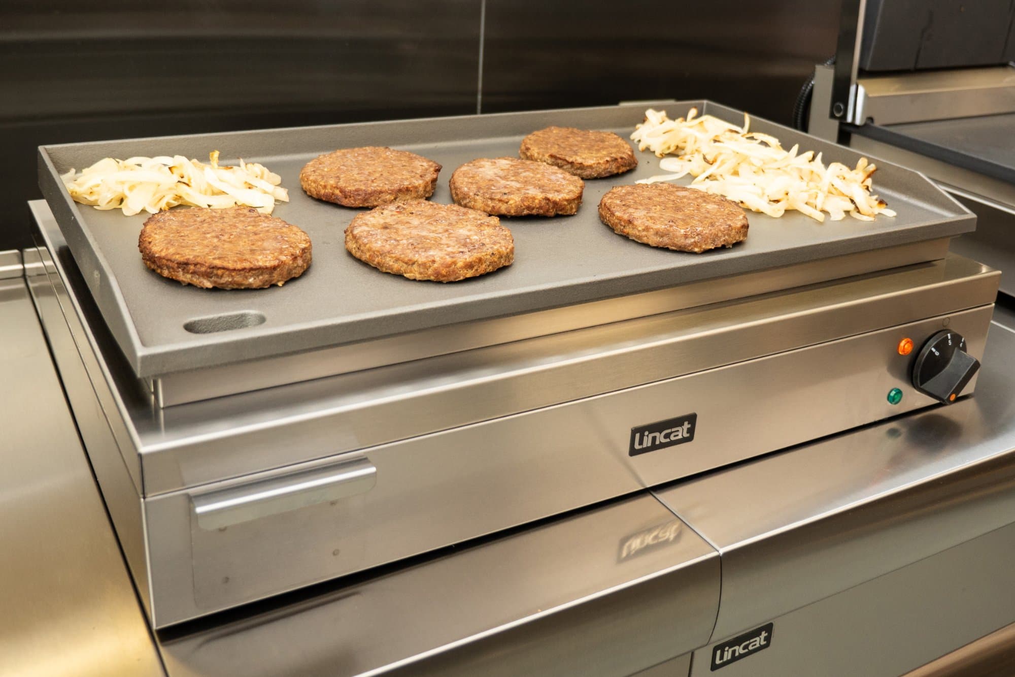 Lincat Lynx 400 Tabletop Electric Griddle, 13amp, Model- LGR2 — image 4
