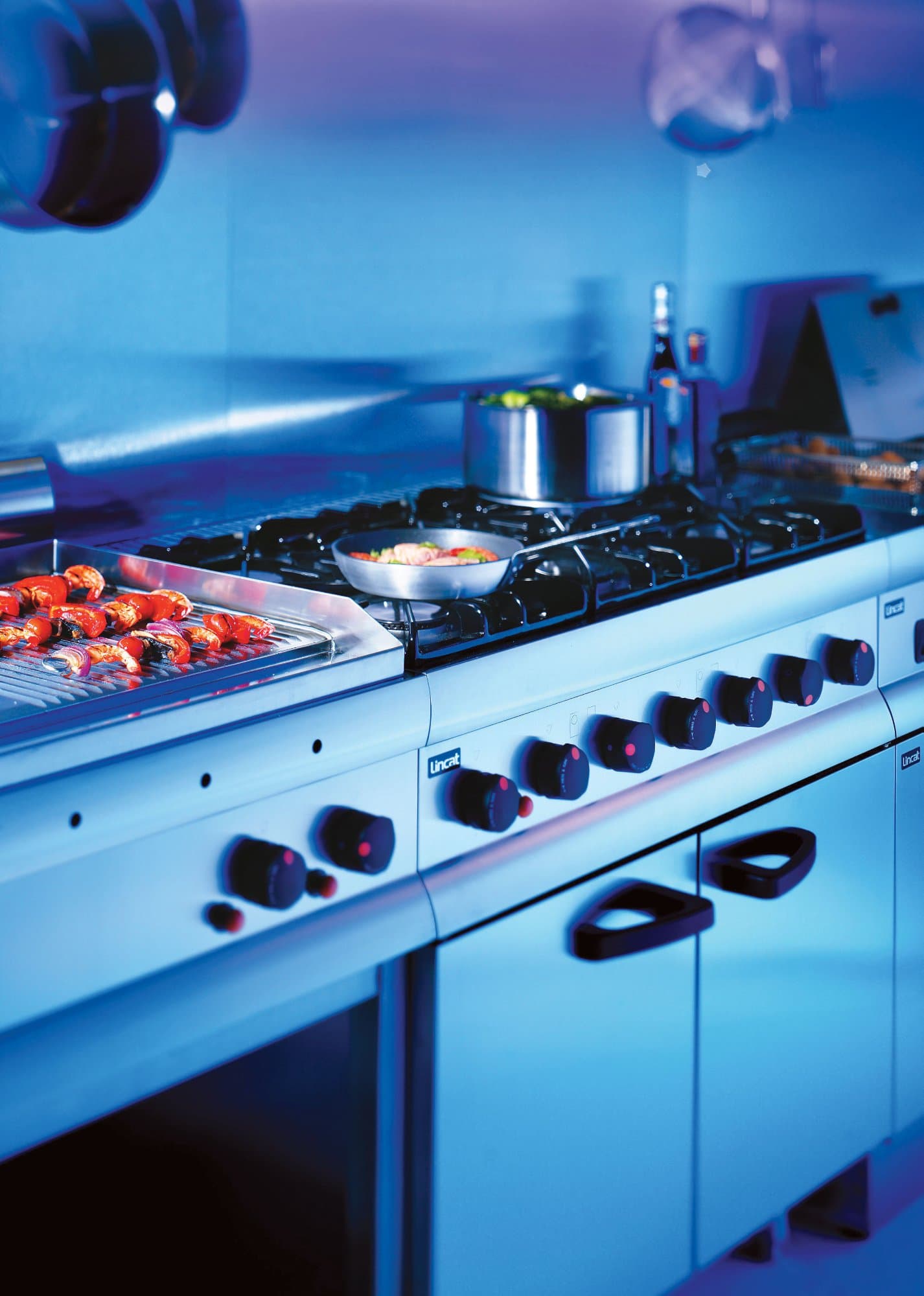 Lincat Silverlink 600 6 Plate Electric Stove & Oven, 16.5kw/Three Phase, Model- ESLR9C — image 2