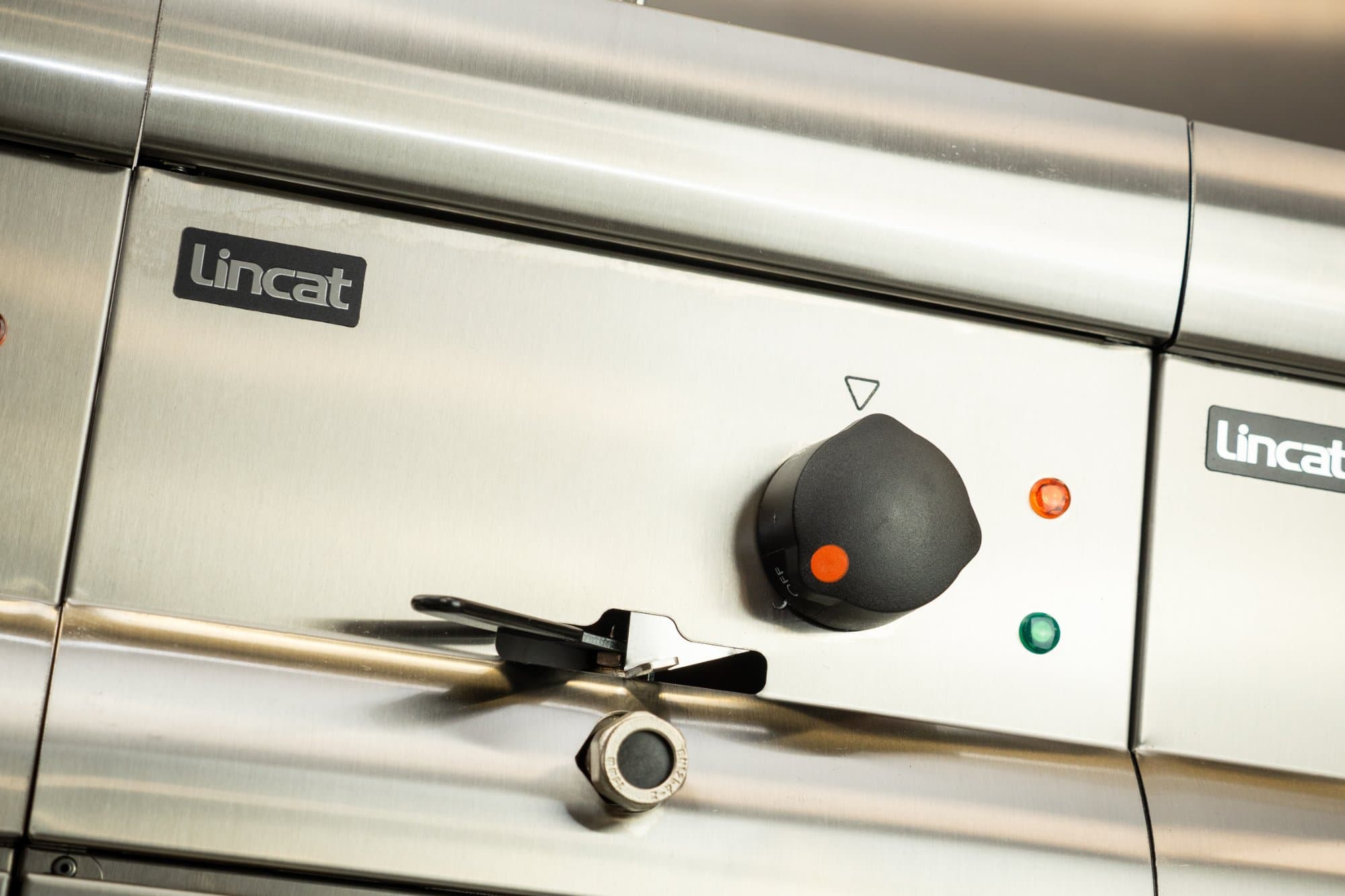 Lincat Silverlink 600 Electric Free-Standing Single Tank Fryer, 9kw, Model- J9 — image 2