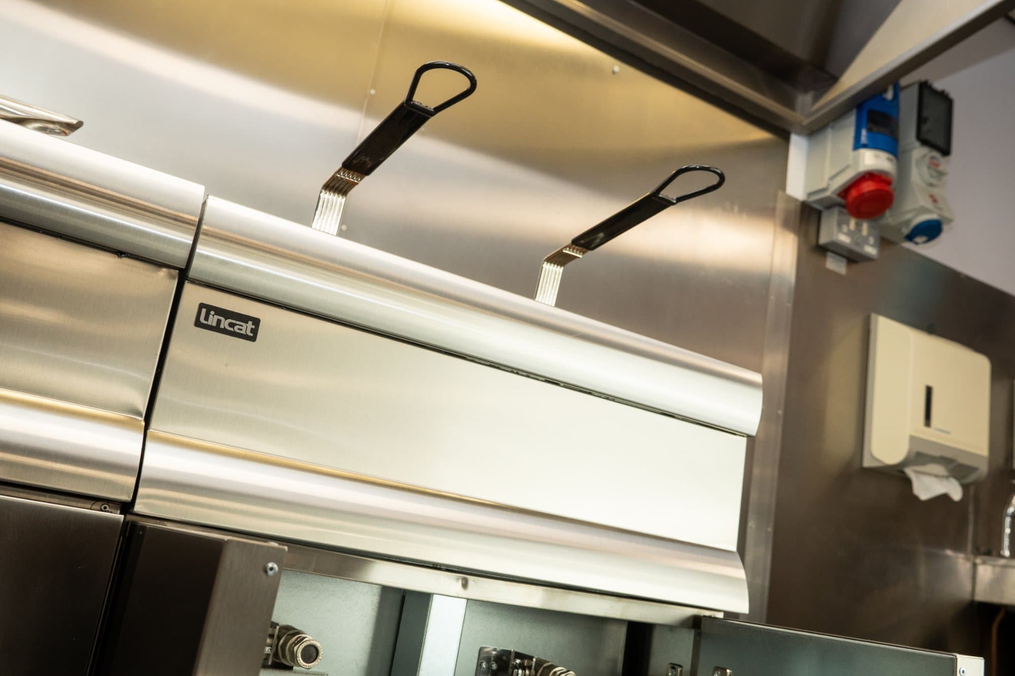 Lincat Silverlink 600 Propane Free-Standing Twin Tank Fryer, Model- J10/P — image 3