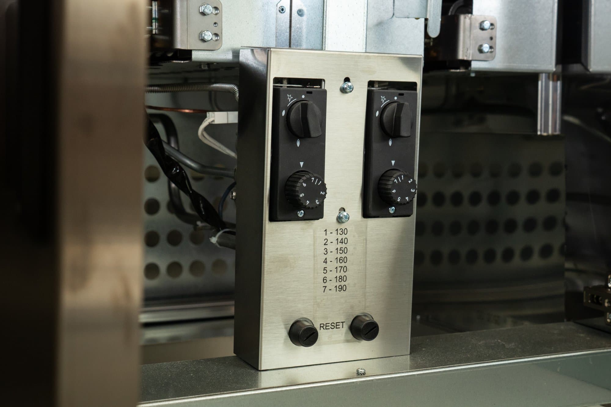 Lincat Silverlink 600 Natural Gas Free-Standing Twin Tank Fryer, Model- J10/N — image 2